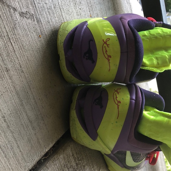 Nike Zoom Kobe 7 Supreme X - Picture 4 of 5